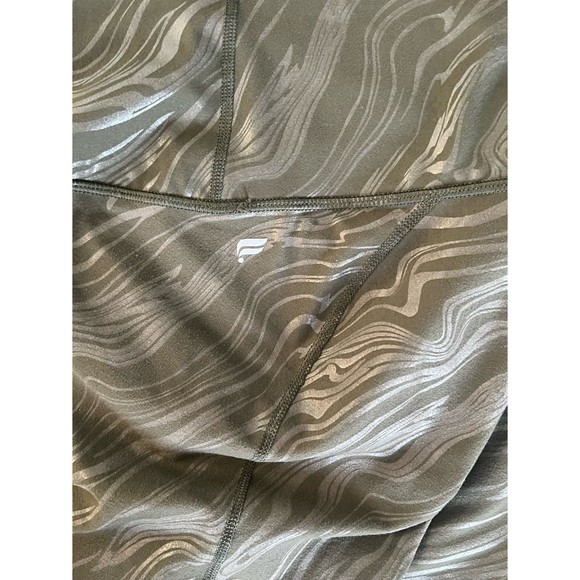 Women's Fabletics Olive Green Powerhold Capri Leggings 7/8 Size Small - Picture 5 of 6